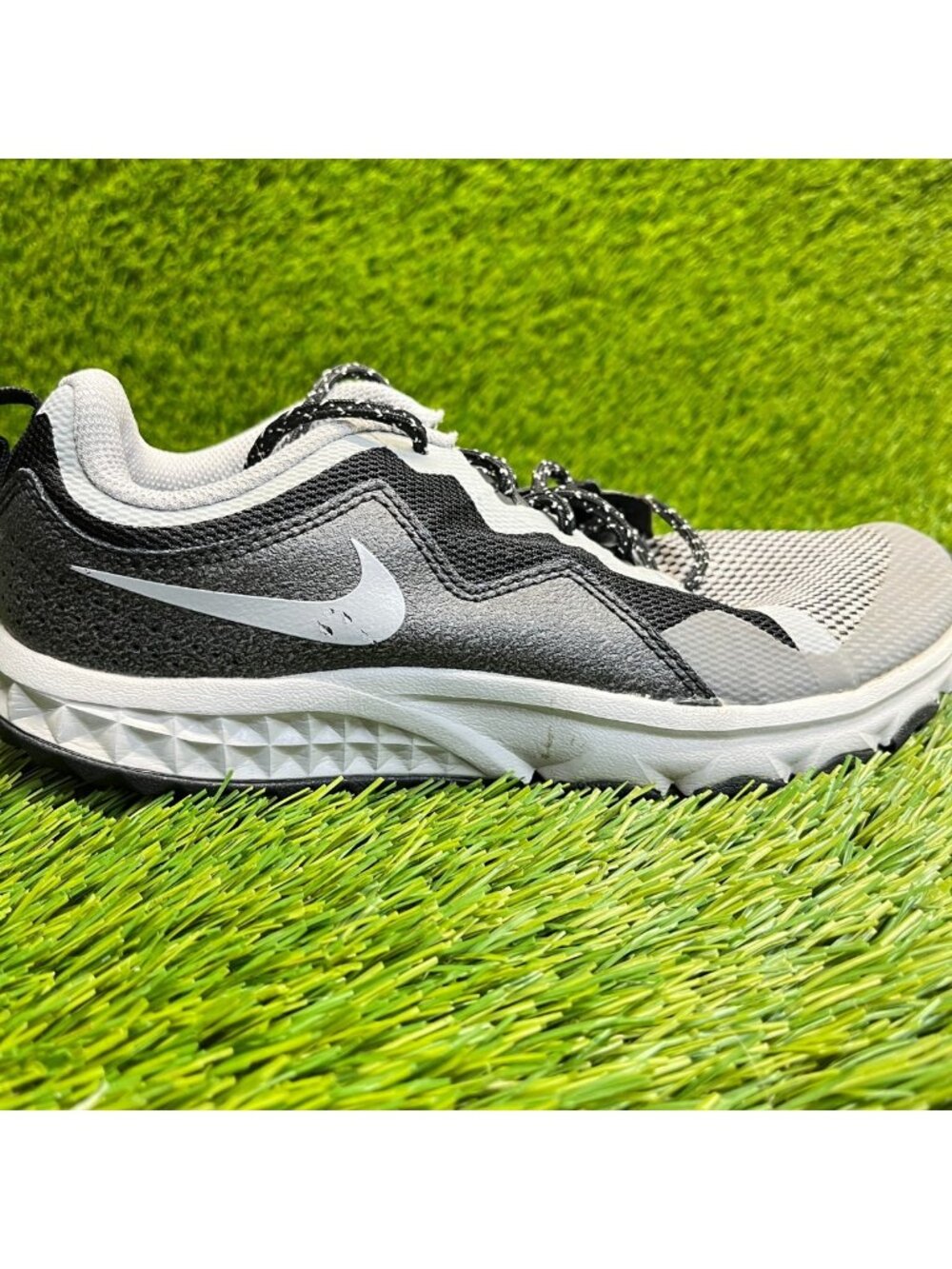 Nike Mak Boys Size 4Y Gray Black Athletic Trail Running Walking Shoes Sneakers